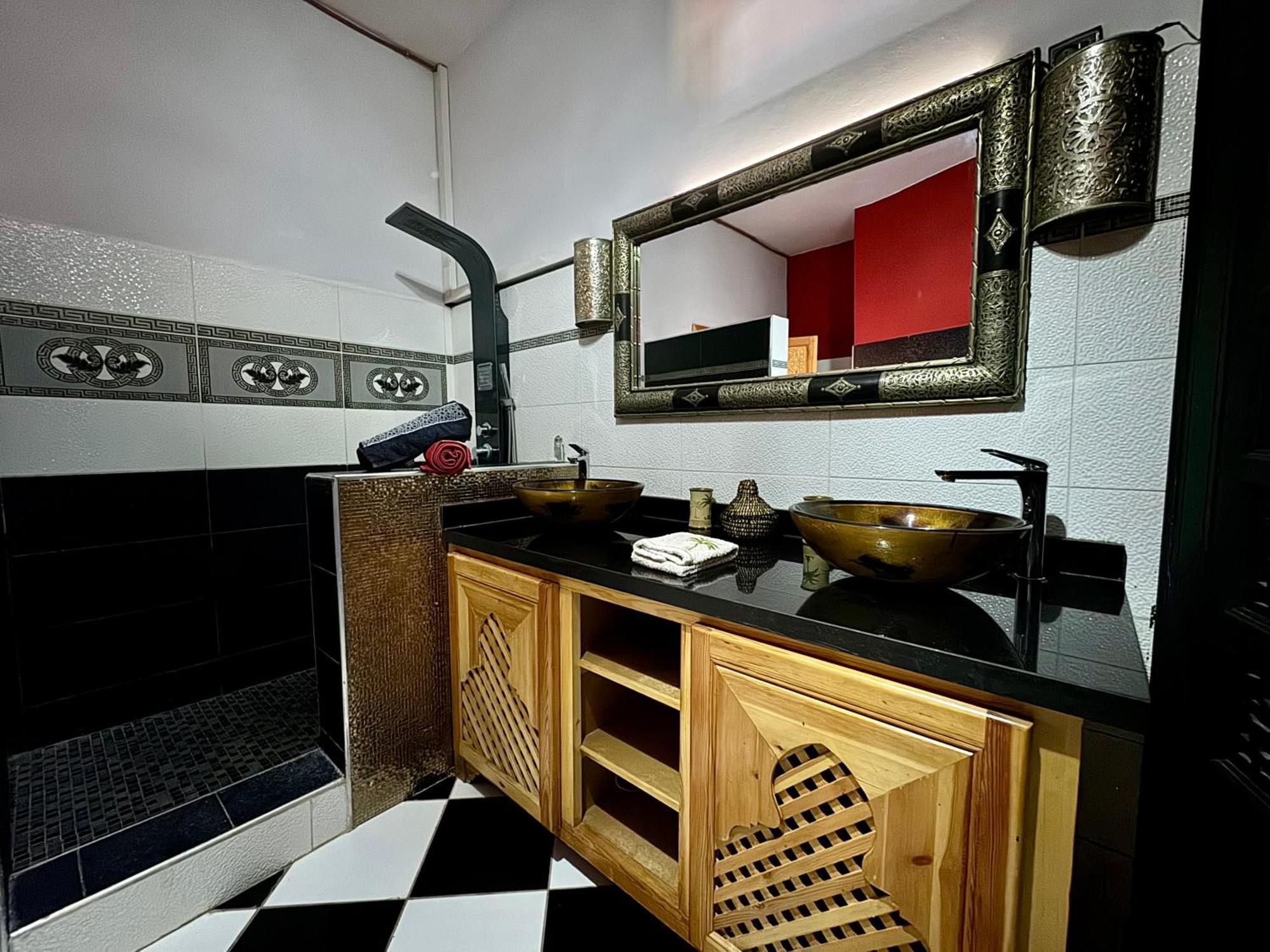 Hotel Jenny Lynn Tazrou Exteriér fotografie