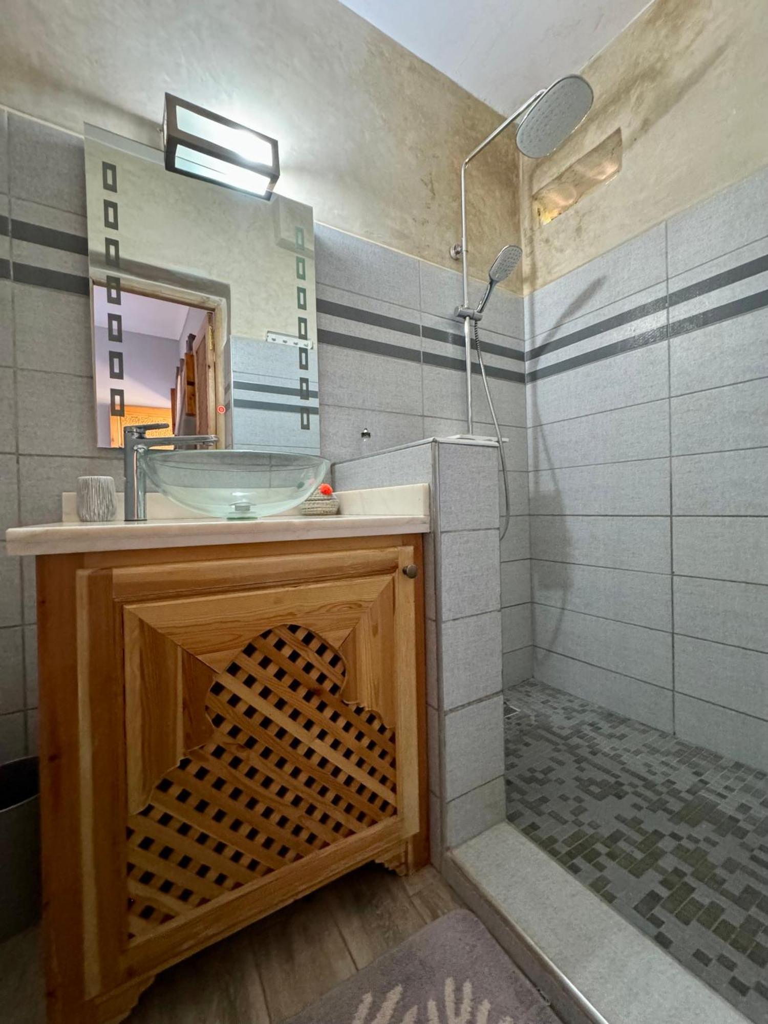 Hotel Jenny Lynn Tazrou Exteriér fotografie